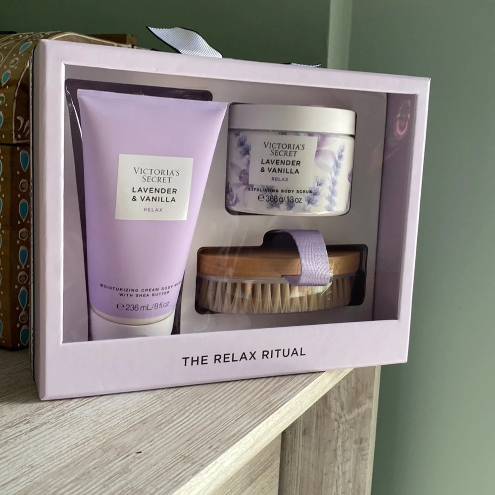 Victoria’s Secret Natural Beauty Body Care Ritual Lavender & Vanilla - Picture 2 of 5